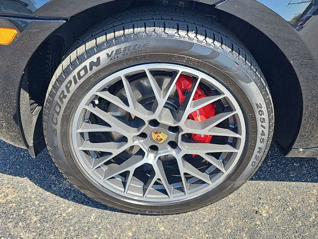 Used 2017 Porsche Macan Turbo AWD/4WD image 32