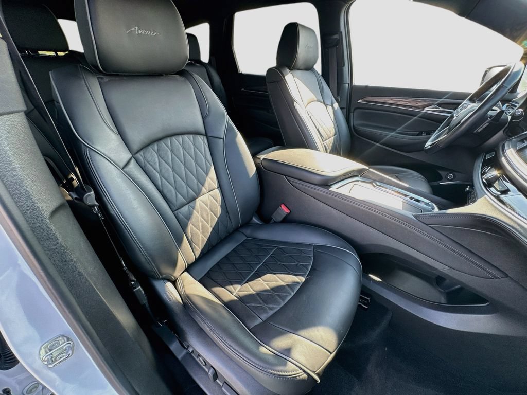 Used 2022 Buick Enclave Avenir w/ Avenir Technology Package FWD image 36
