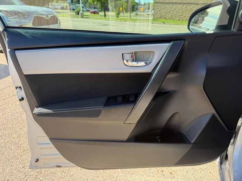 Used 2018 Toyota Corolla LE FWD image 19