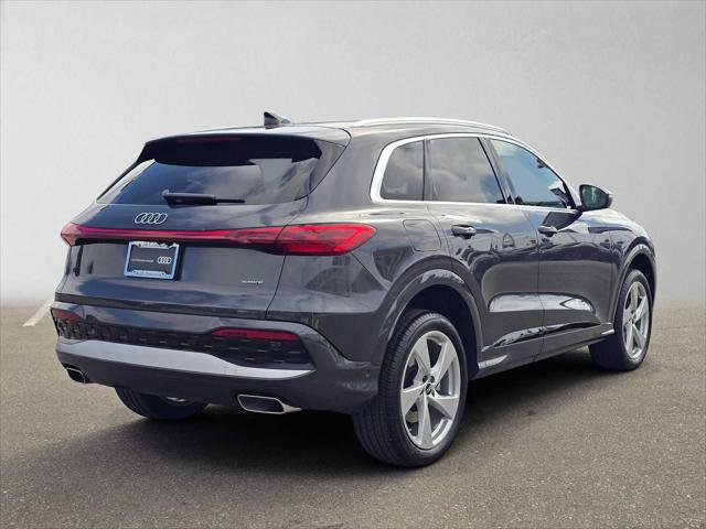 Used 2025 Audi Q5 Premium Plus w/ Premium Plus AWD/4WD image 3