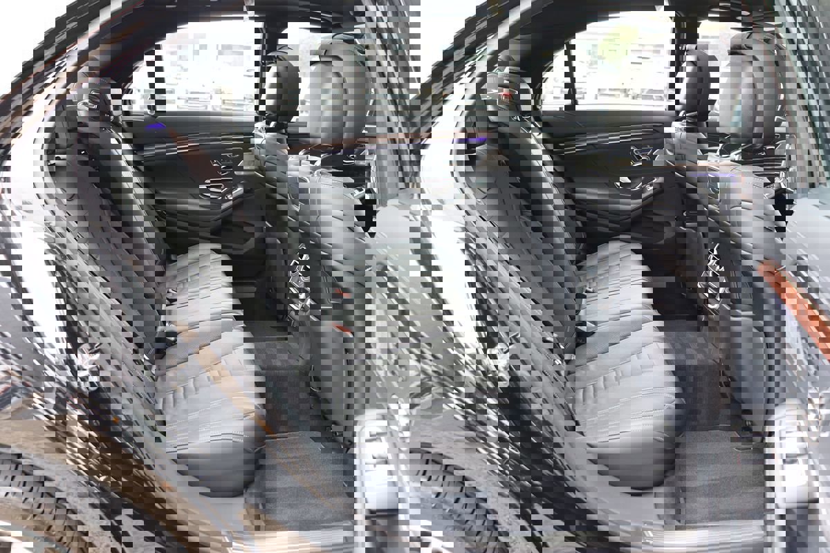 Used 2019 Mercedes-Benz S 560 Sedan image 43