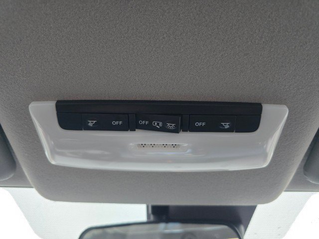 New 2025 Nissan Versa SV w/ Trunk Package FWD image 37
