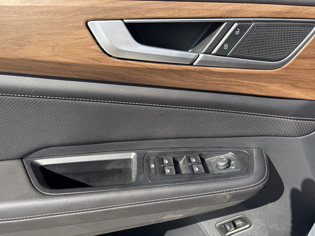 Used 2025 Volkswagen Atlas SE image 29