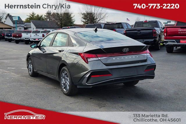 Used 2024 Hyundai Elantra SEL image 5