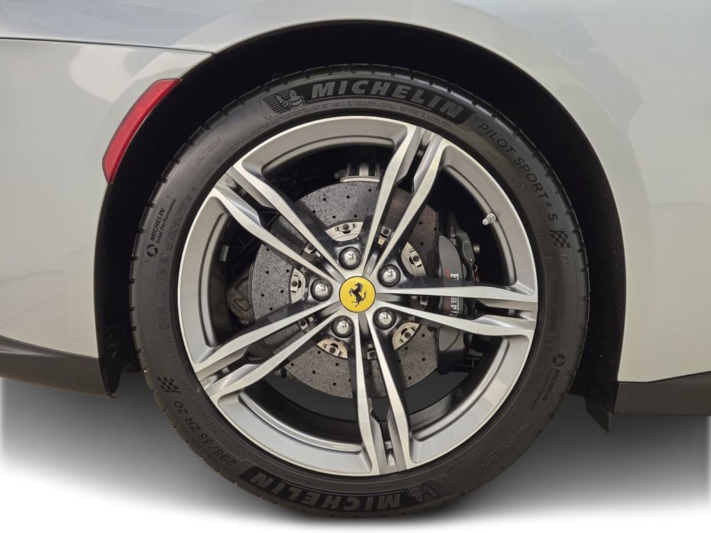 Used 2017 Ferrari GTC4Lusso image 11