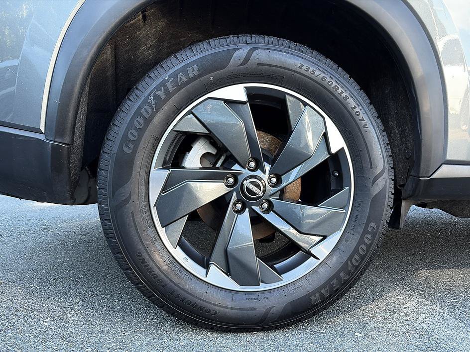 Certified 2025 Nissan Rogue SV AWD/4WD image 11