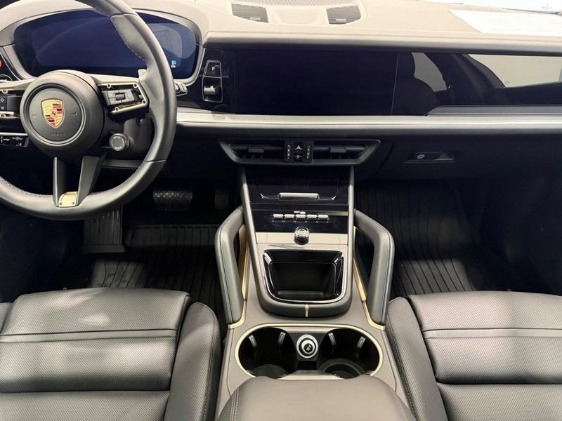 Certified 2025 Porsche Cayenne AWD/4WD image 13