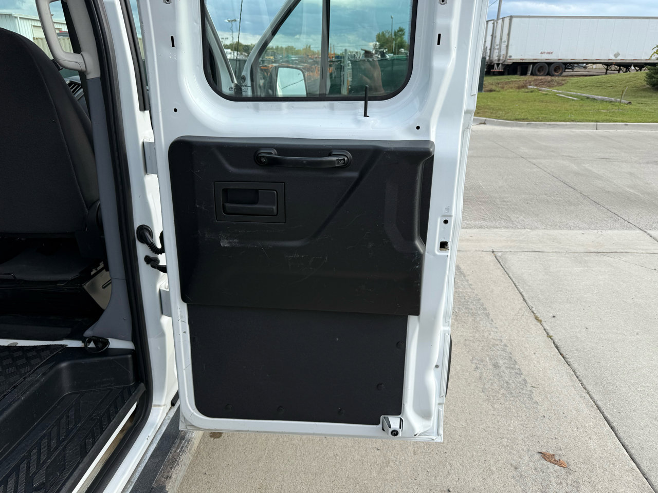 Used 2019 Ford Transit 250 130 Low Roof w/ Exterior Upgrade Package image 22