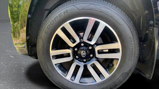 Used 2022 Toyota 4Runner Limited AWD/4WD image 32