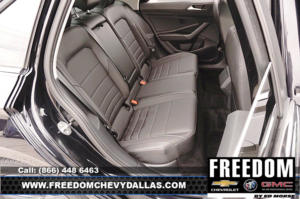 Used 2024 Volkswagen Jetta SE FWD image 12