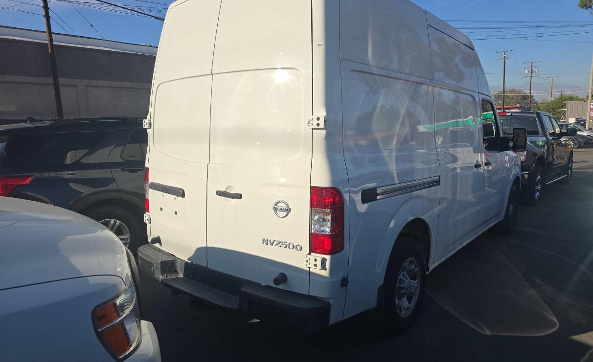 Used 2021 Nissan NV 2500 SV image 2