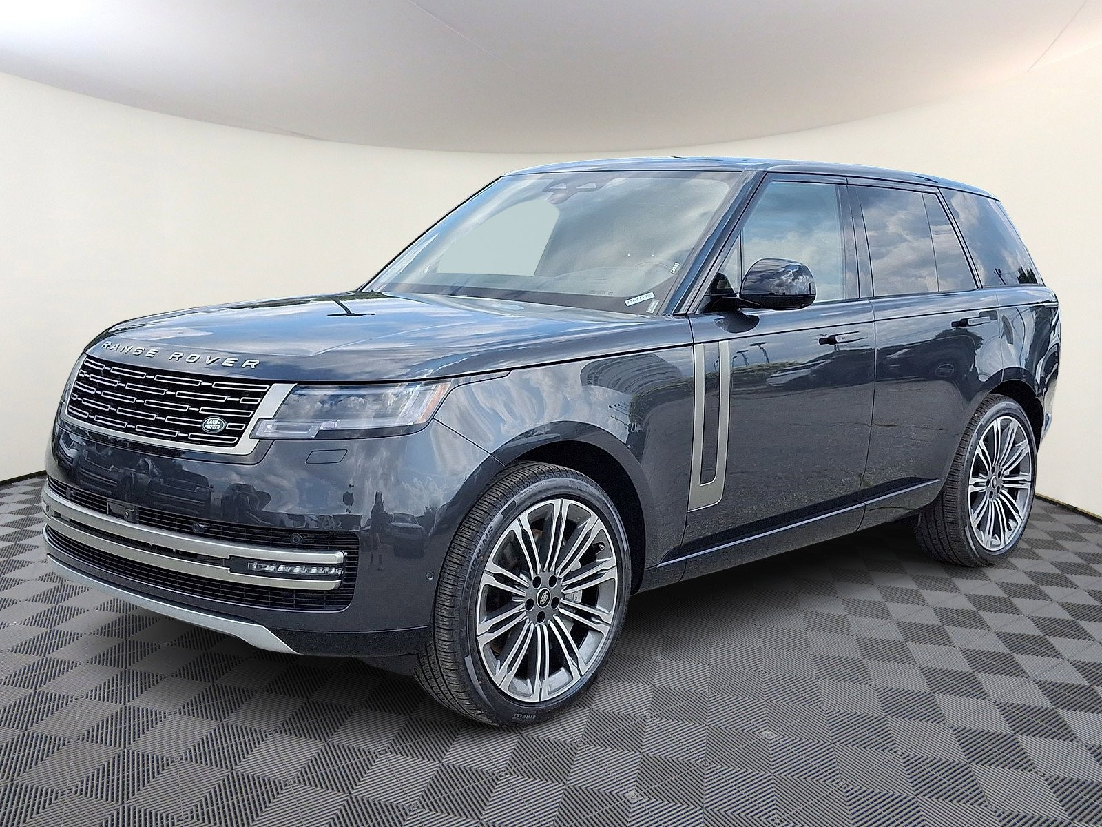 New 2025 Land Rover Range Rover SE