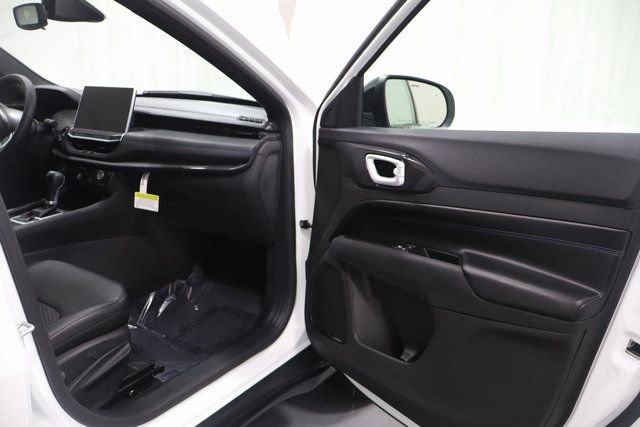 New 2026 Jeep Compass Latitude AWD/4WD image 14