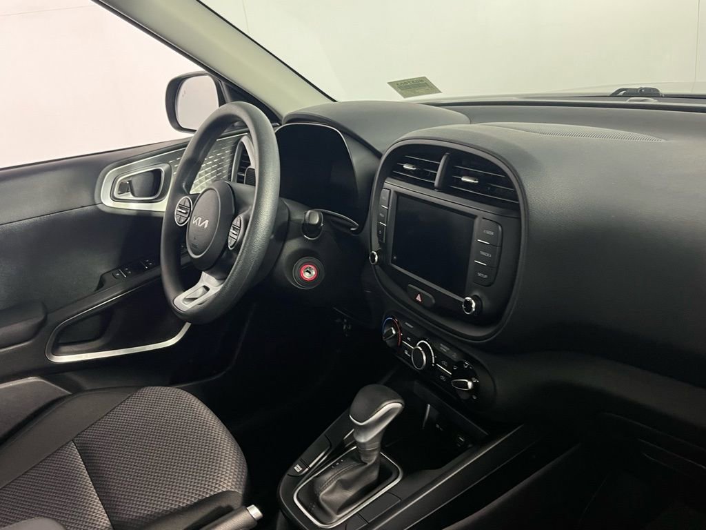 Used 2025 Kia Soul LX image 32