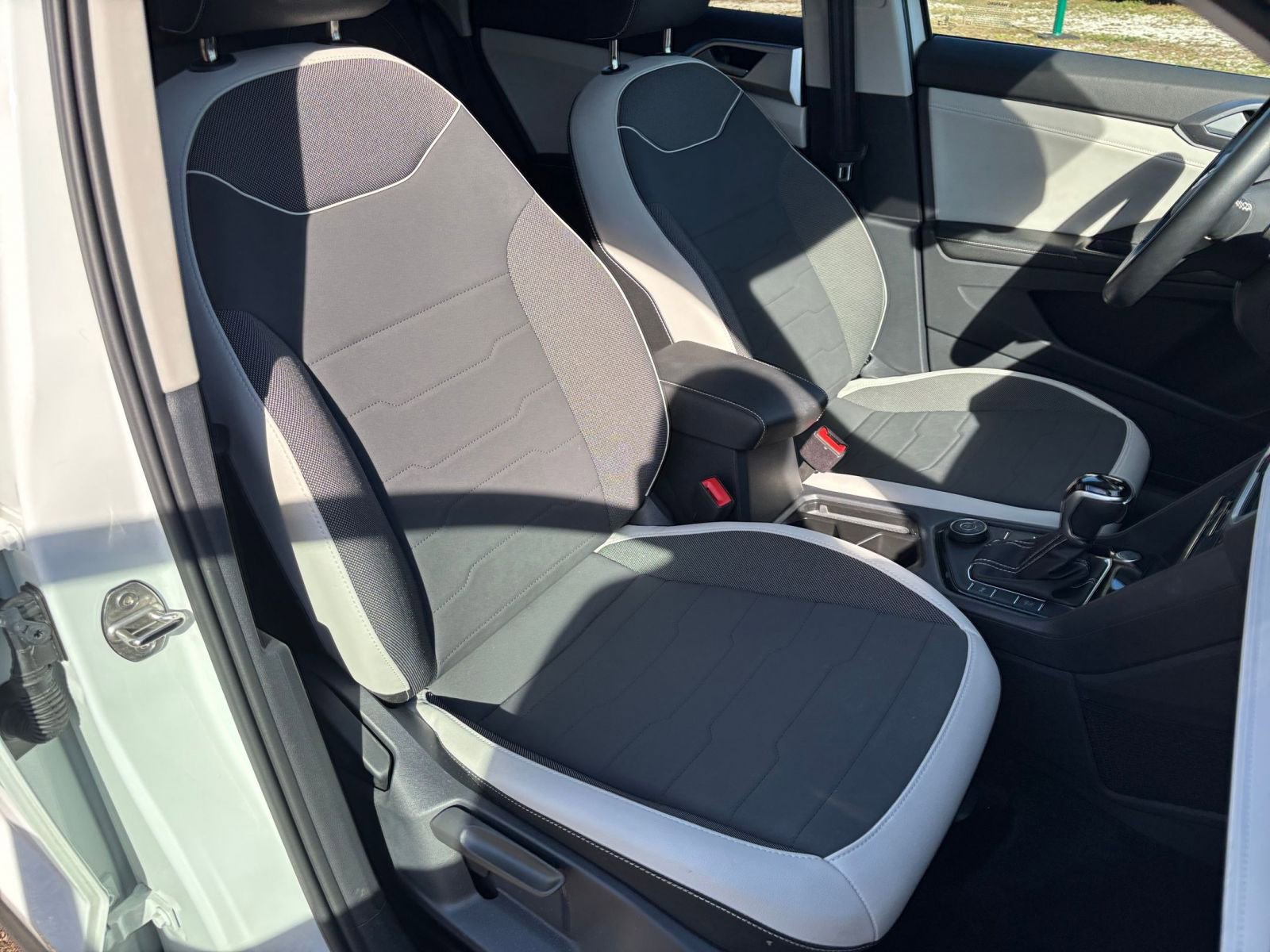 Used 2025 Volkswagen Taos SE image 36