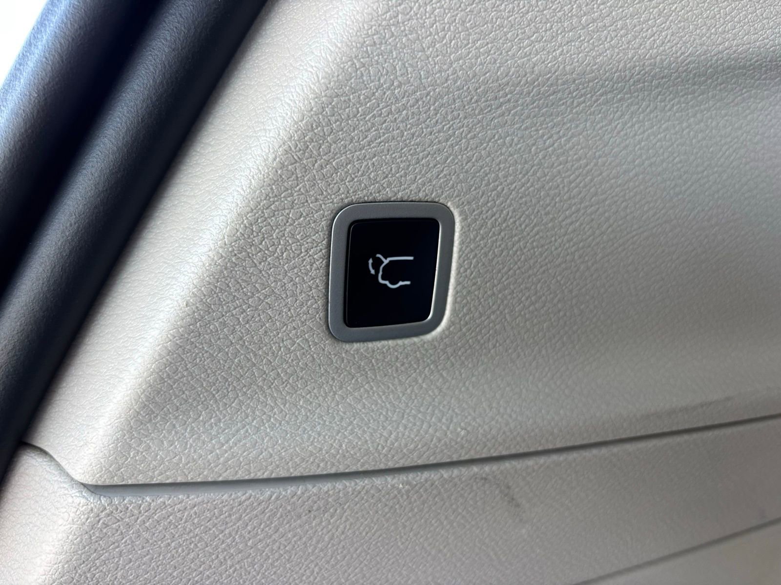 Used 2023 Chrysler Pacifica Touring-L FWD image 23