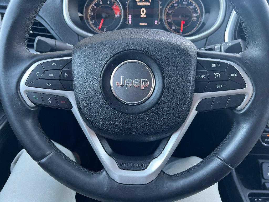 Used 2016 Jeep Cherokee Latitude w/ Comfort/Convenience Group FWD image 13