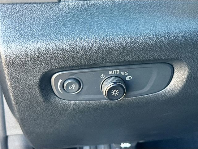 Used 2023 Chevrolet Traverse LS image 10