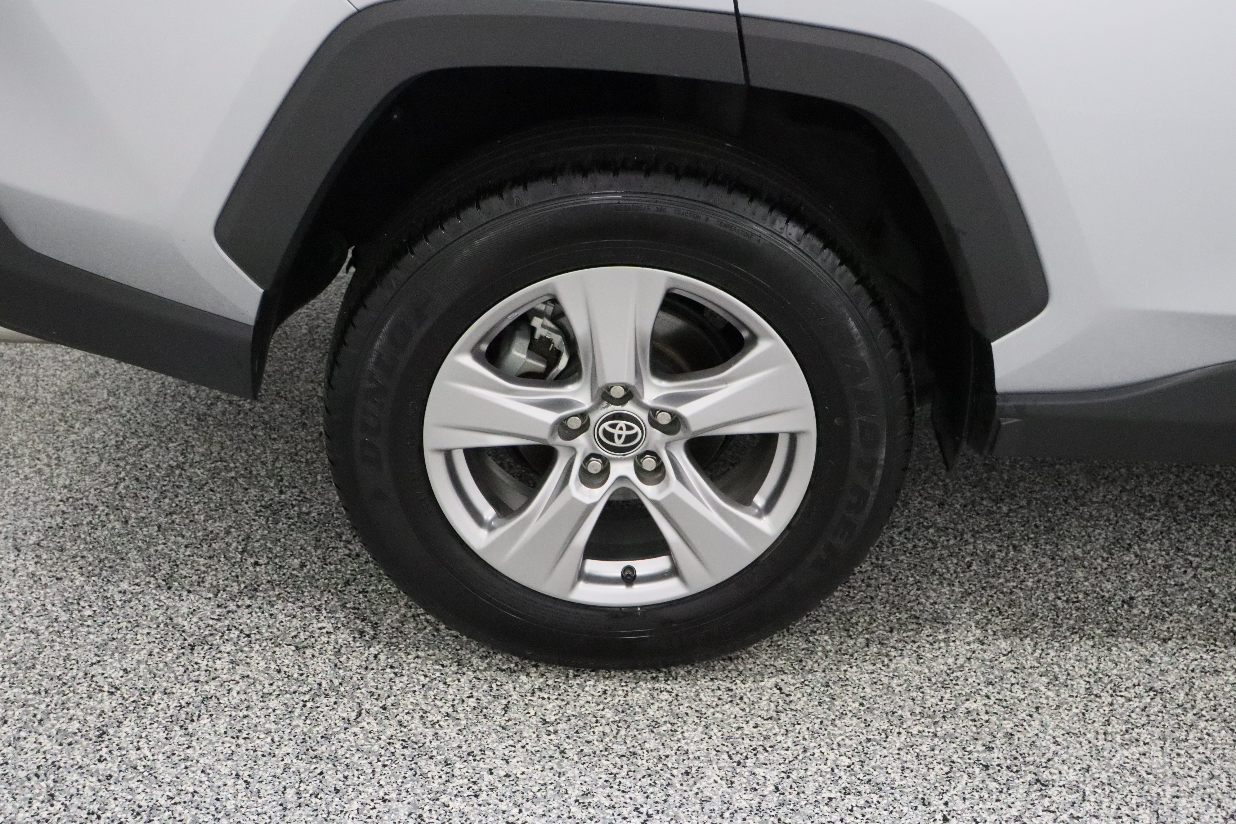 Used 2025 Toyota RAV4 XLE FWD image 6