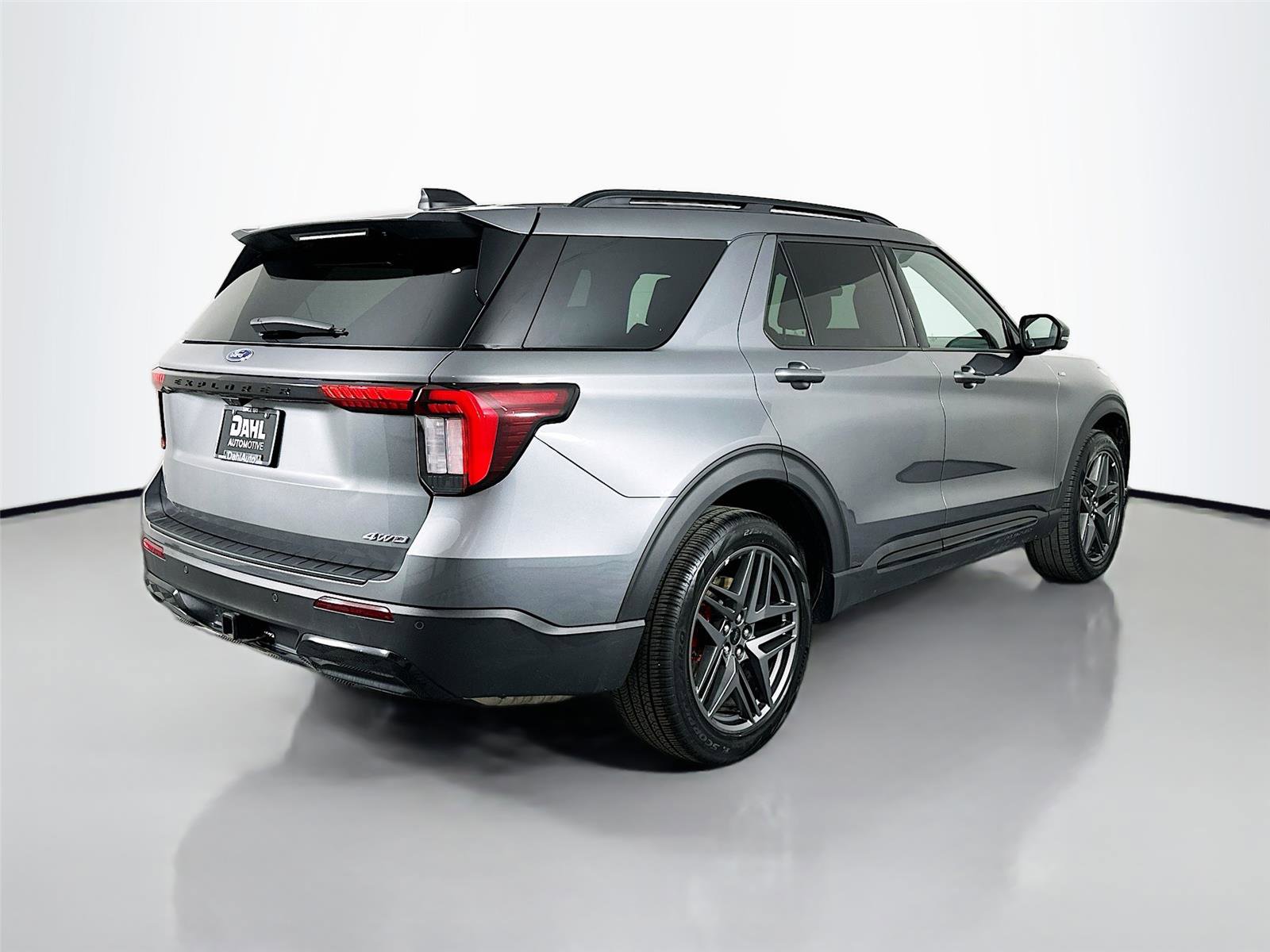 Used 2025 Ford Explorer ST-Line w/ ST-Line Street Pack image 7