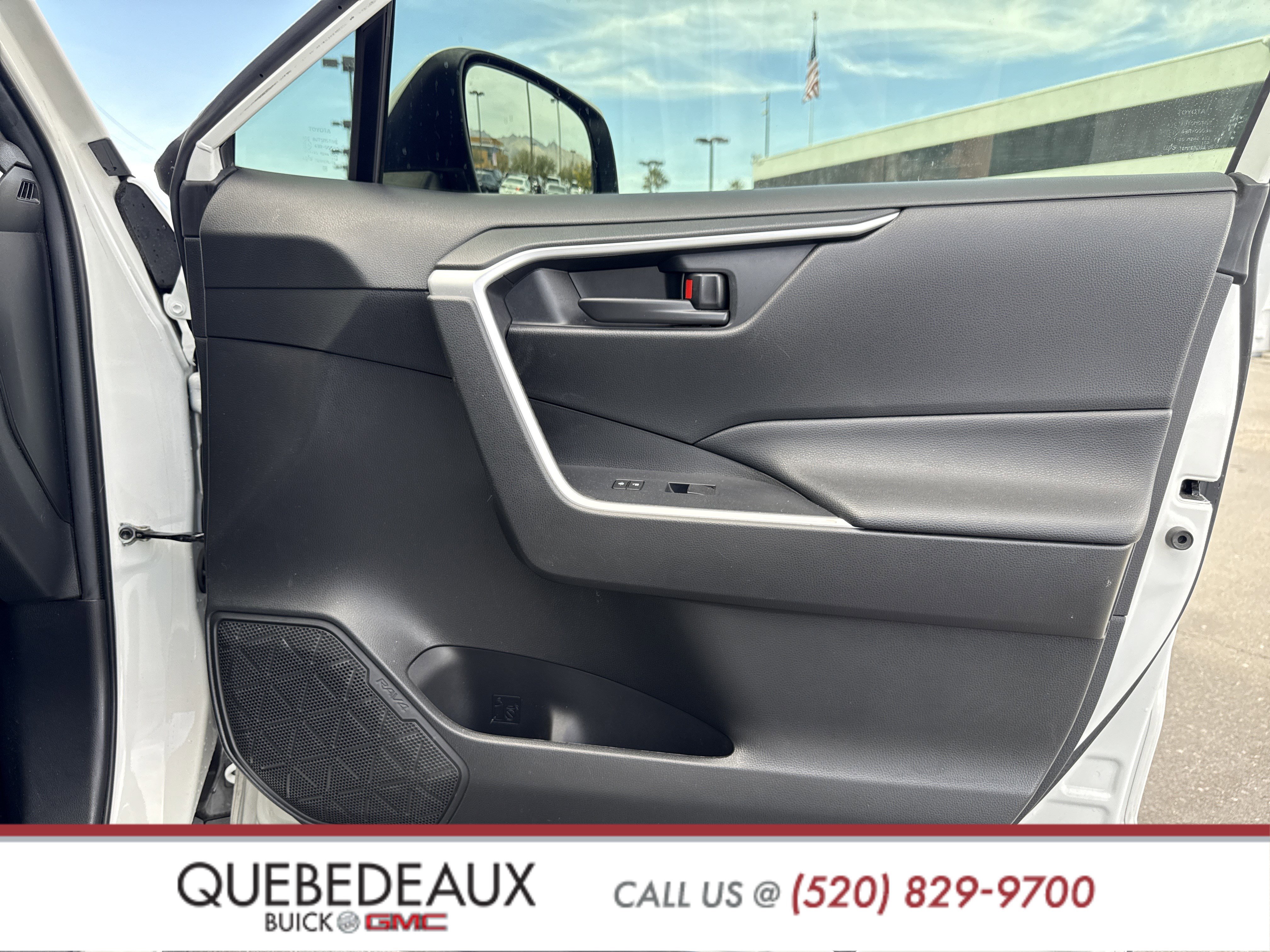 Used 2020 Toyota RAV4 LE image 29