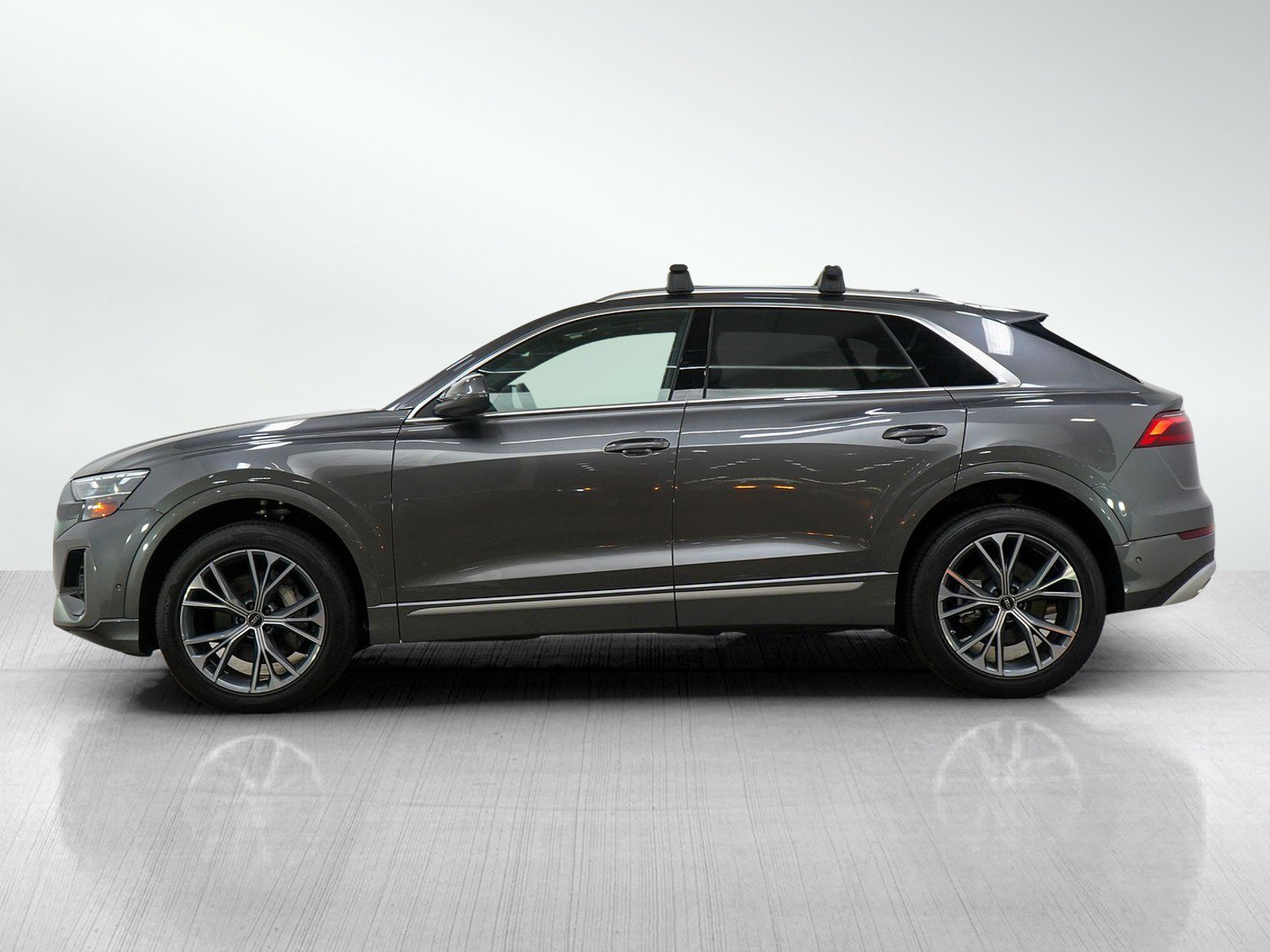 Used 2025 Audi Q8 Premium w/ Convenience Package AWD/4WD image 2