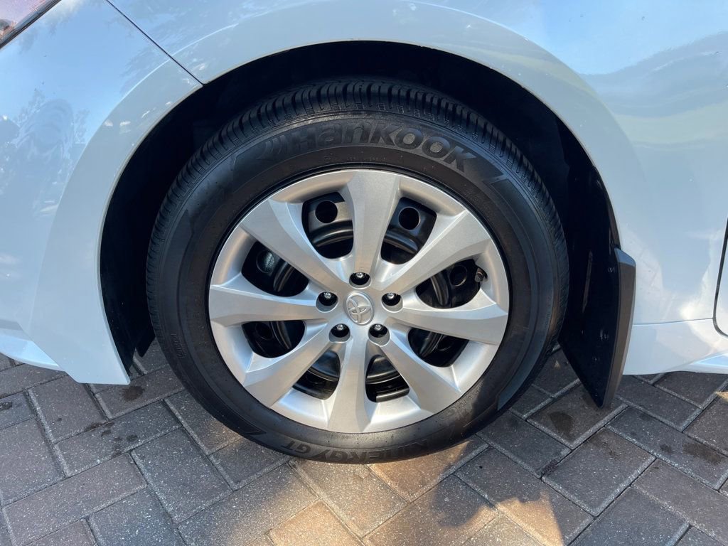 Used 2025 Toyota Corolla LE image 9