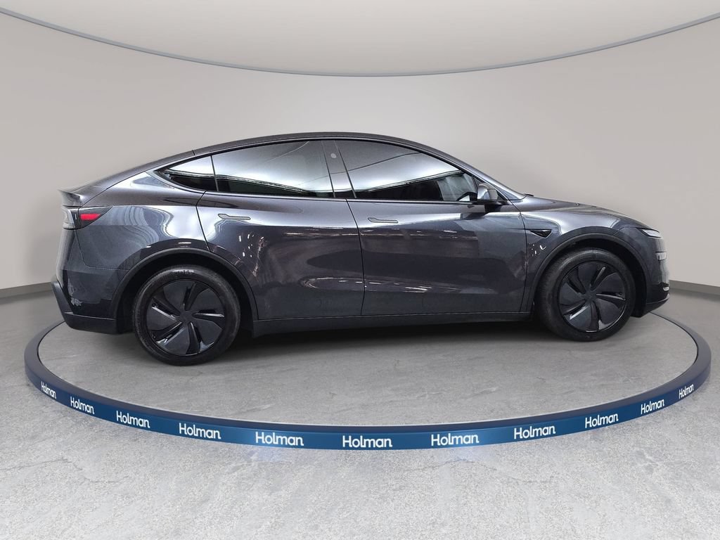 Used 2026 Tesla Model Y AWD image 5