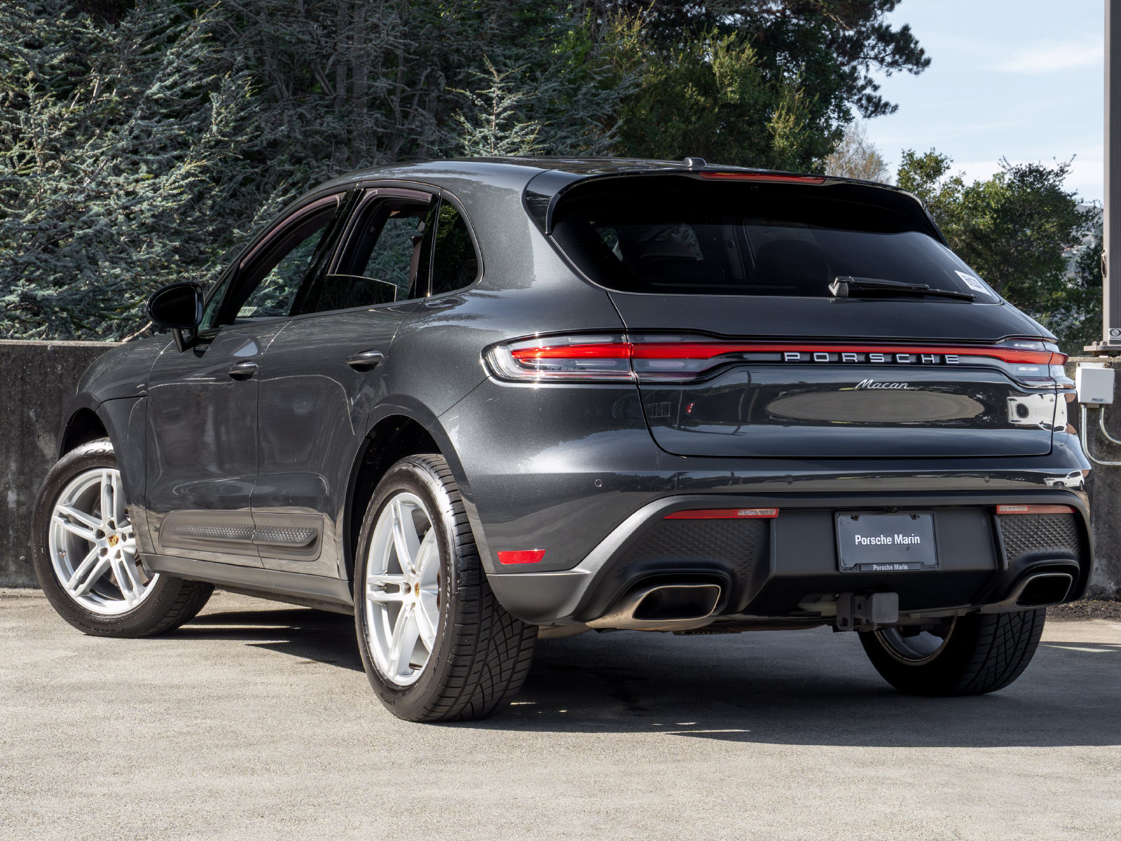 Certified 2023 Porsche Macan AWD/4WD image 3
