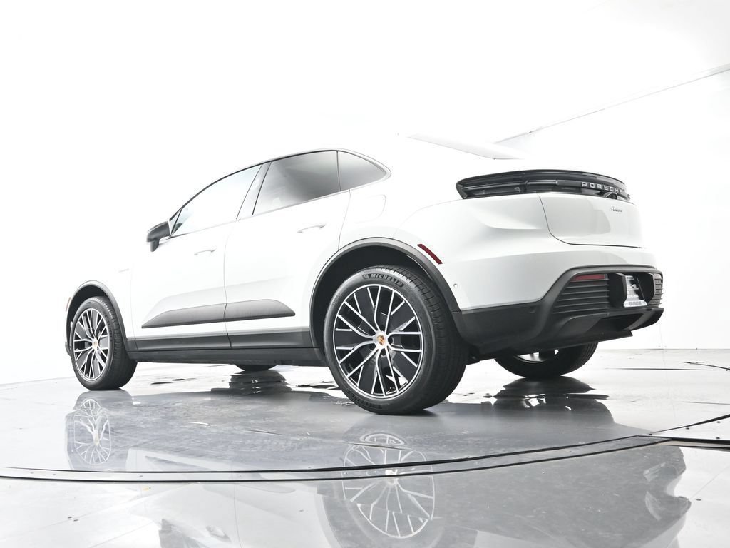 Certified 2025 Porsche Macan Electric RWD image 48