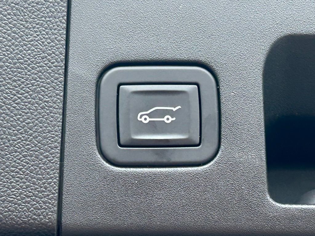 Used 2025 Cadillac XT4 Sport w/ Cold Weather Package image 52