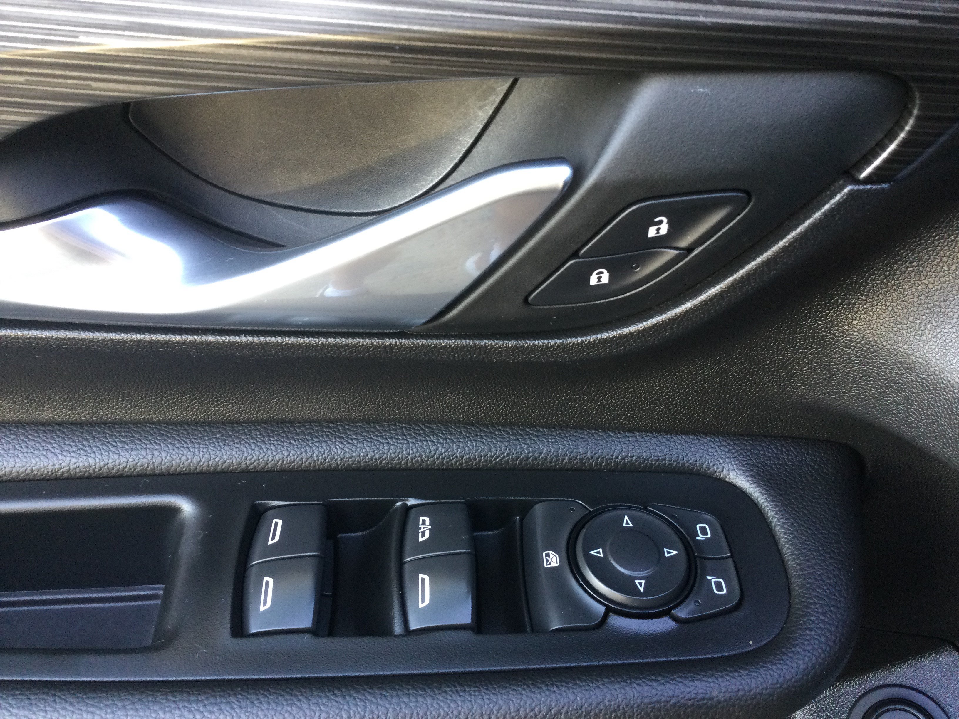 Used 2022 GMC Terrain SLE w/ Driver Convenience Package AWD/4WD image 9