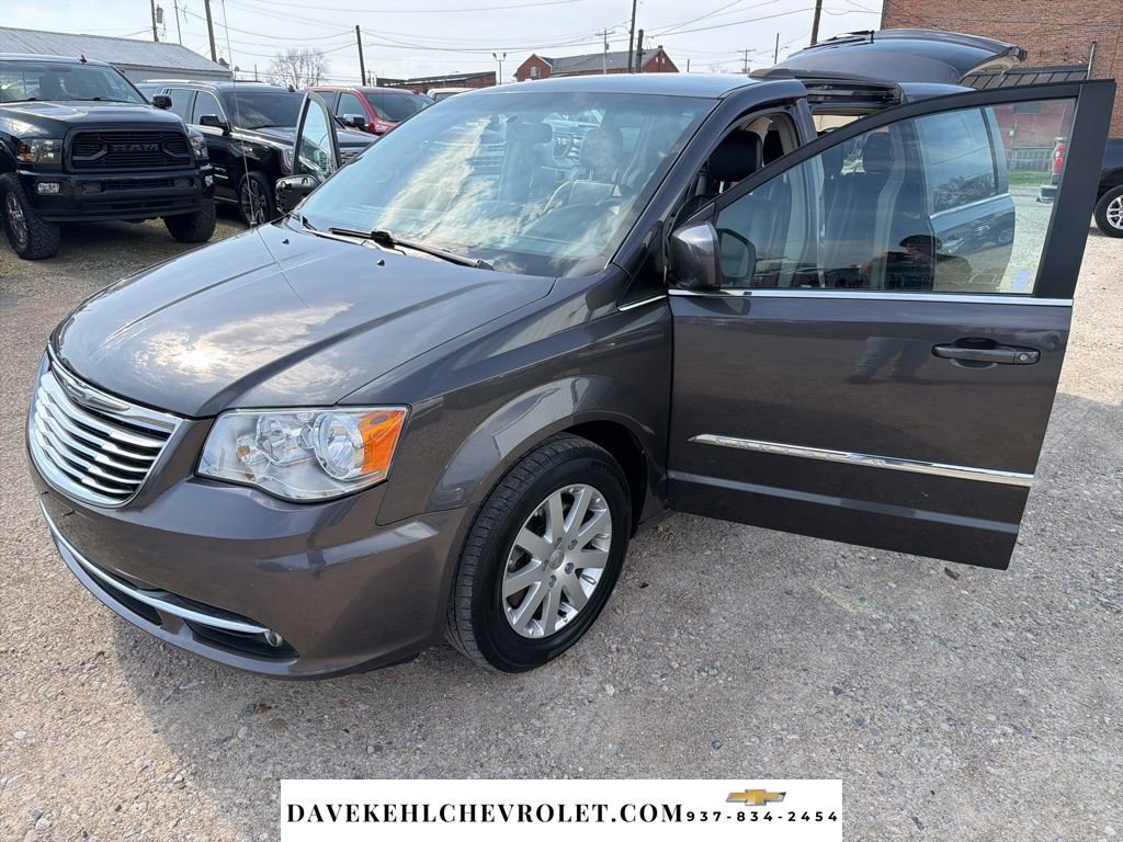 Used 2015 Chrysler Town & Country Touring image 25