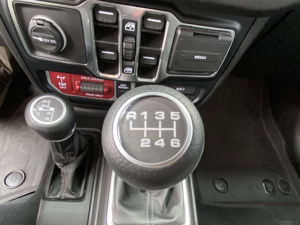 Used 2024 Jeep Wrangler Willys image 17