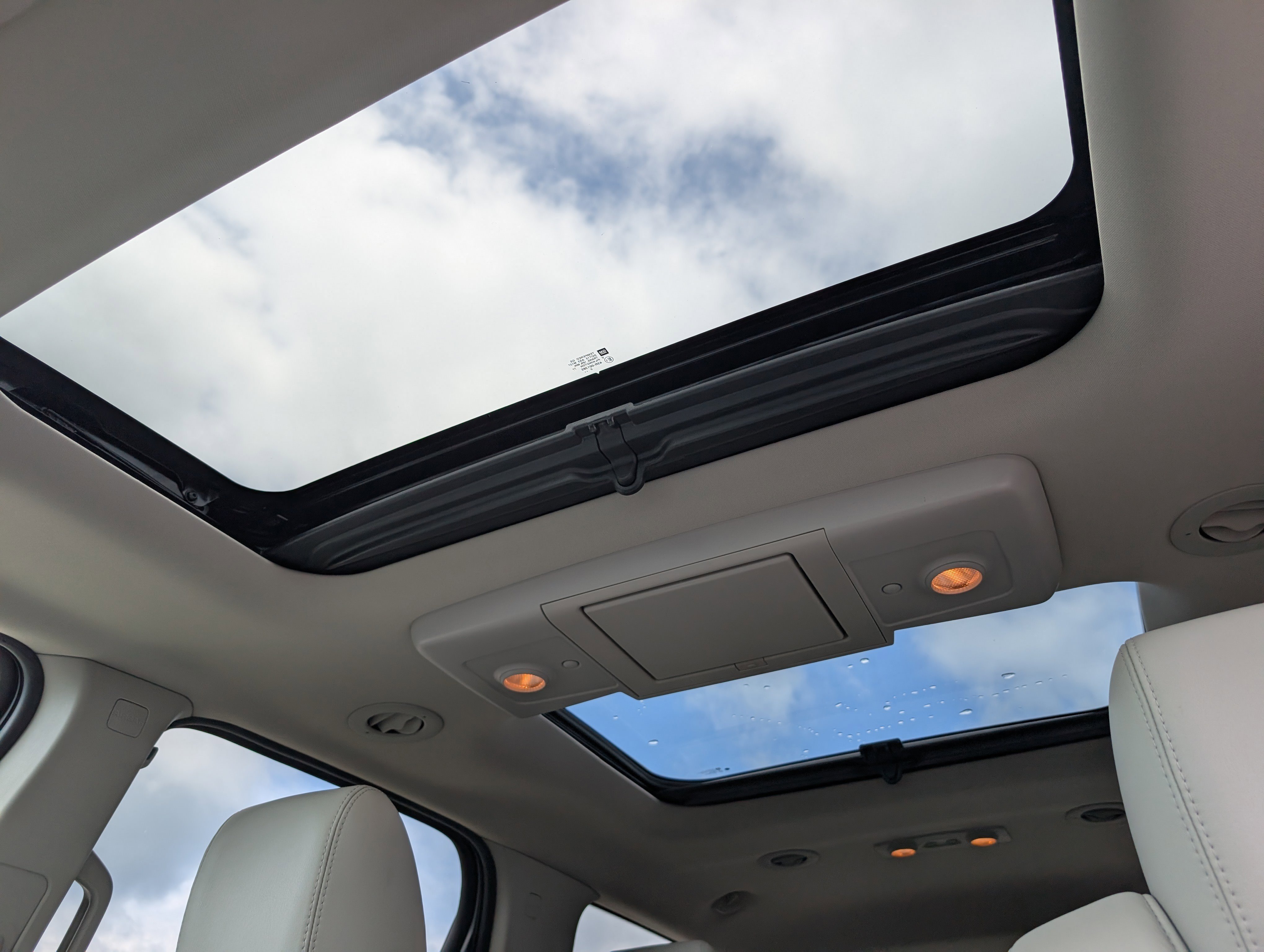 Used 2011 GMC Acadia Denali FWD image 27