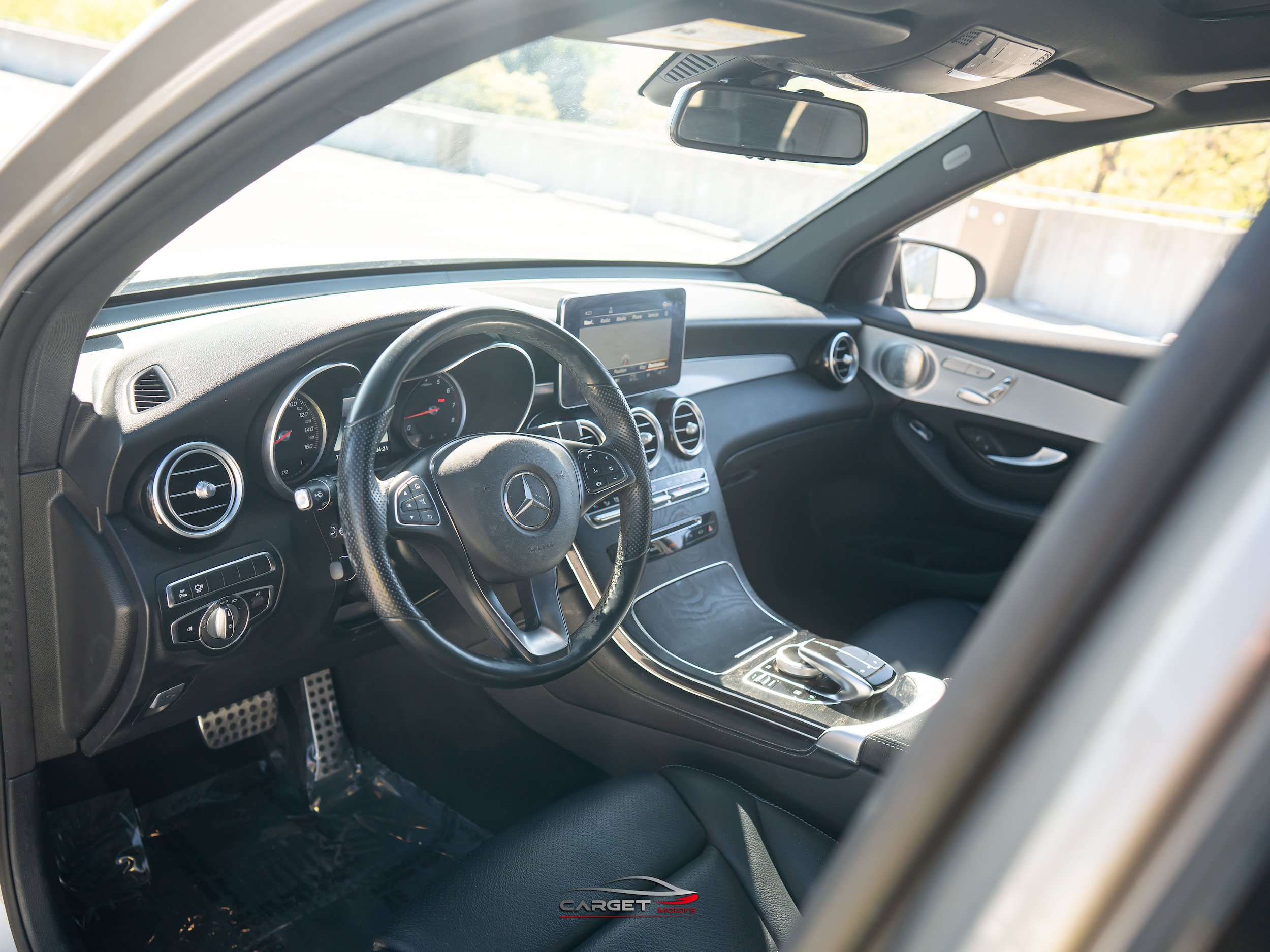 Used 2019 Mercedes-Benz GLC 300 4MATIC w/ Multimedia Package image 12