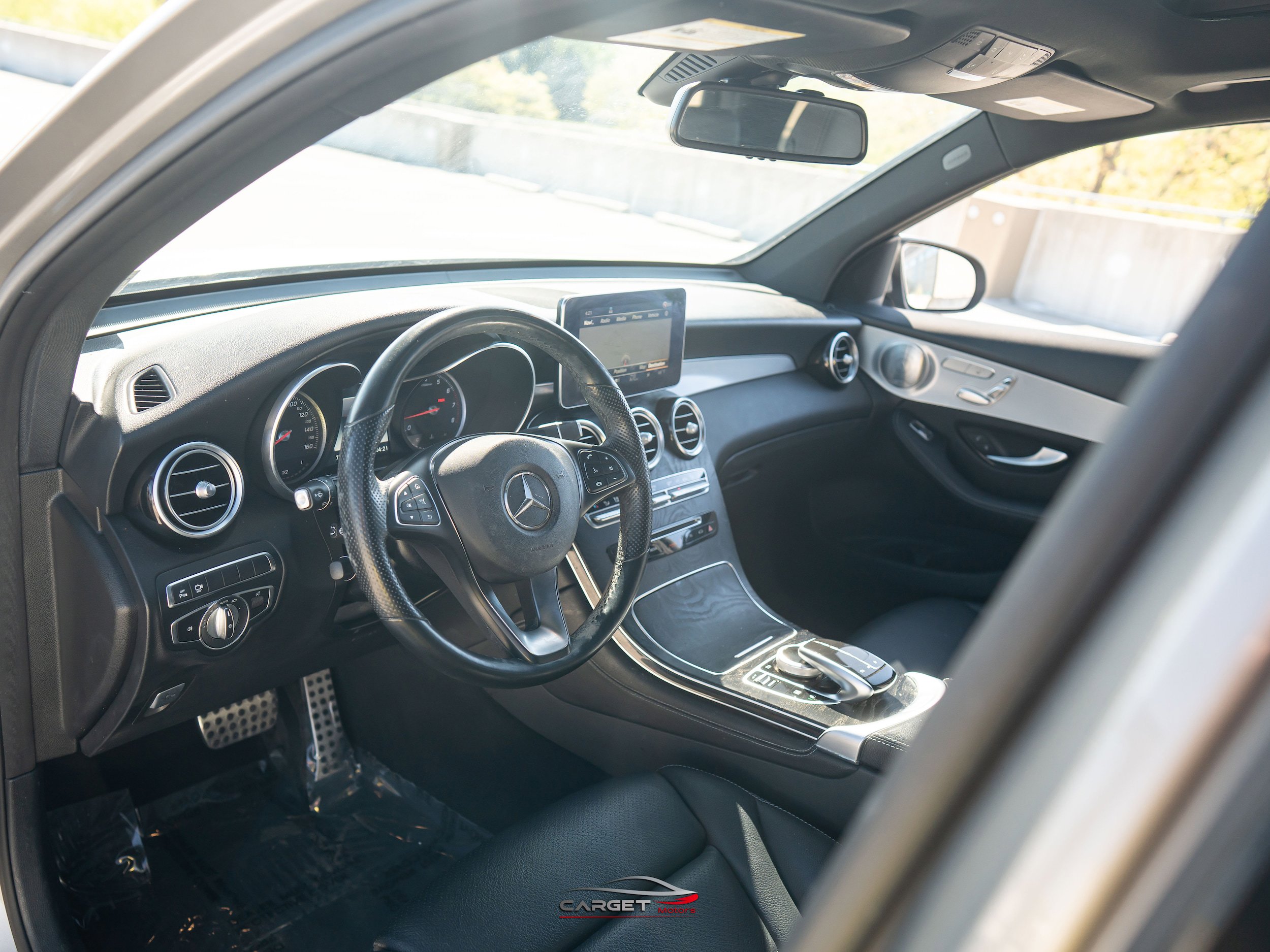 Used 2019 Mercedes-Benz GLC 300 4MATIC w/ Multimedia Package image 12