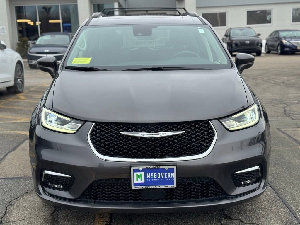 Used 2022 Chrysler Pacifica Touring-L image 9