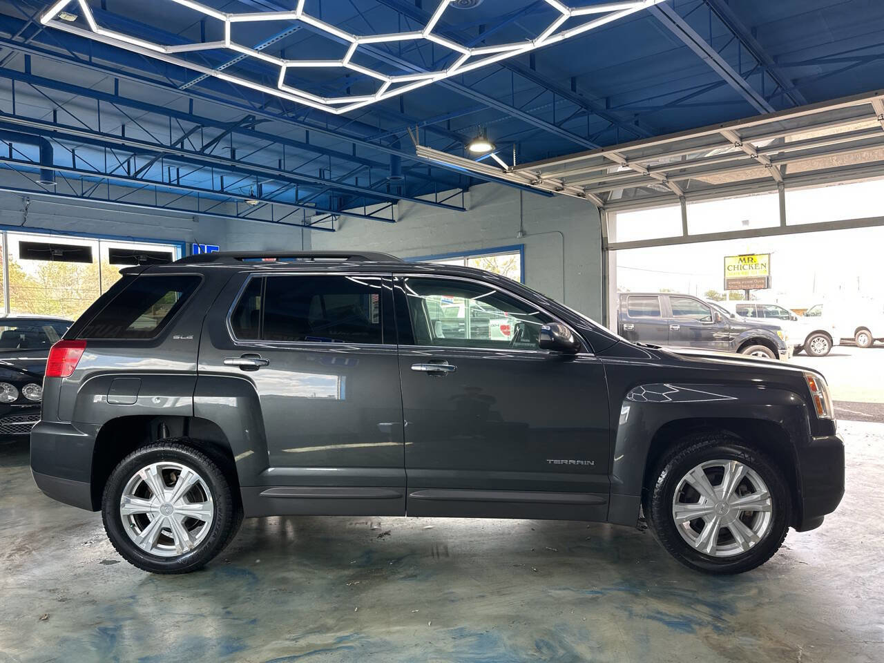 Used 2017 GMC Terrain SLE FWD image 11