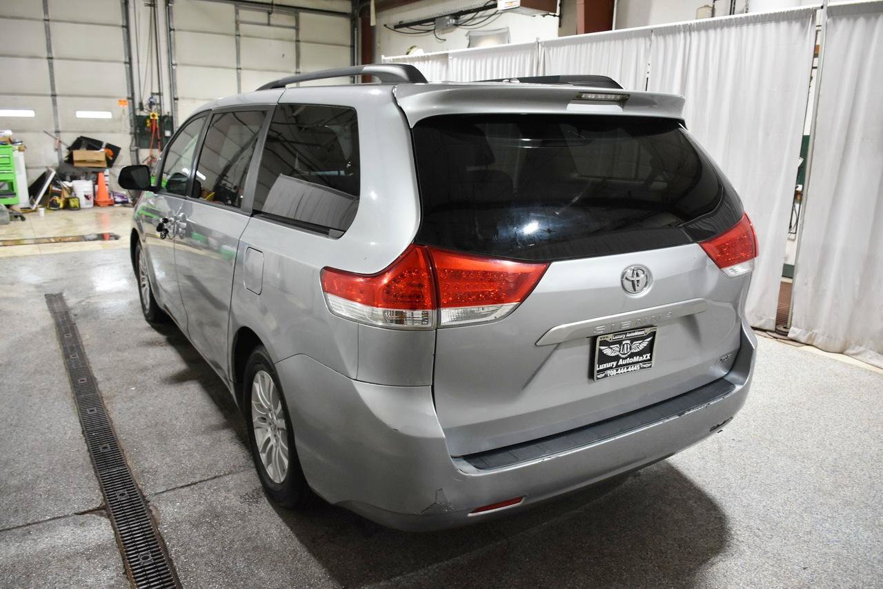 Used 2012 Toyota Sienna XLE FWD image 4