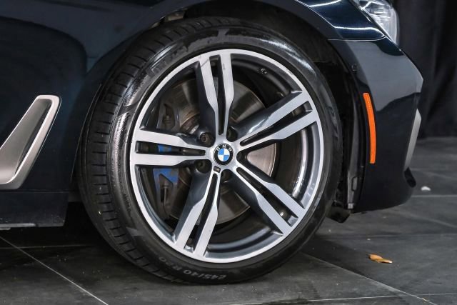 Used 2018 BMW M760i xDrive image 61
