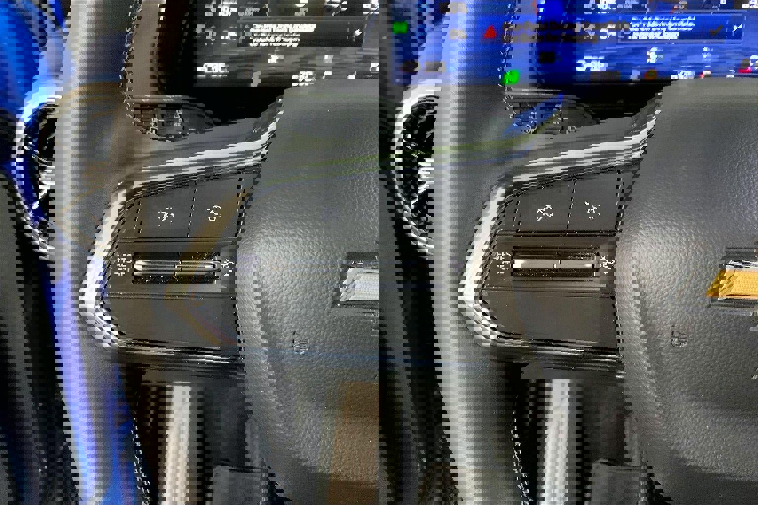 Used 2025 Chevrolet Equinox EV LT w/ Convenience Package FWD image 18