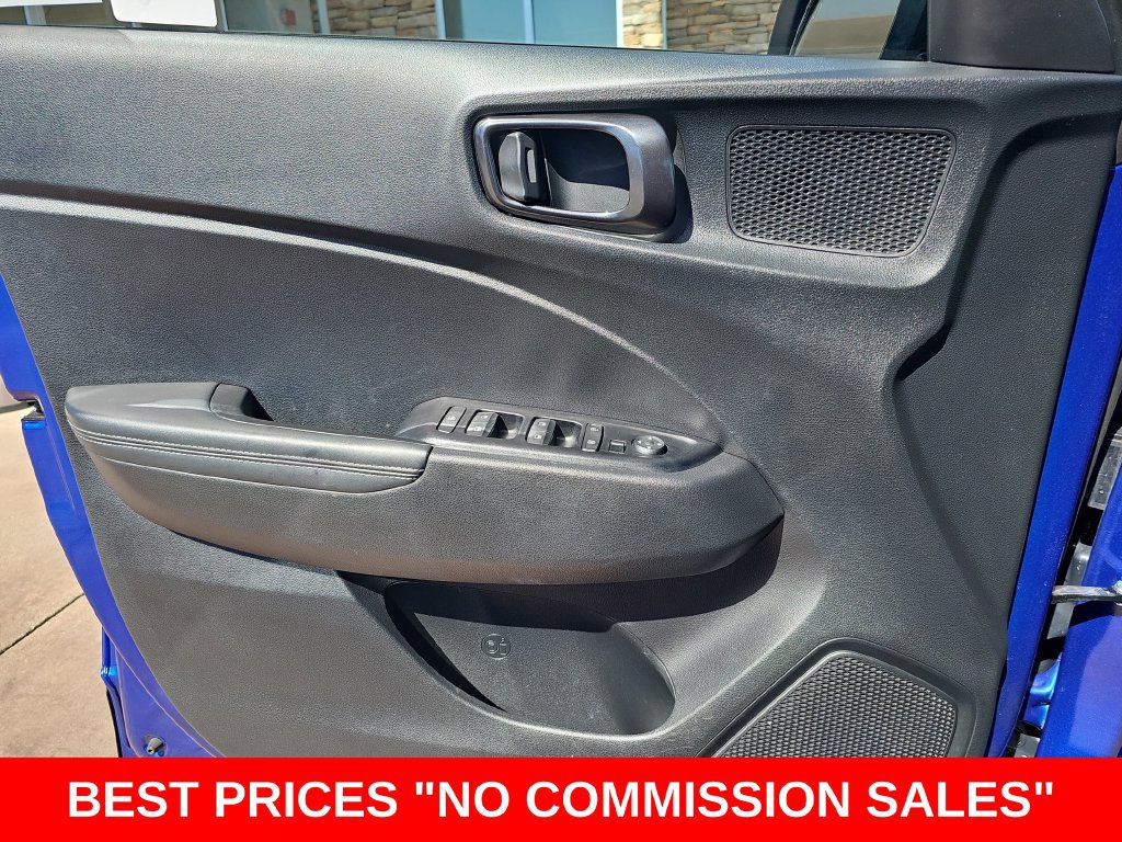 Used 2022 Hyundai Venue Limited FWD image 26