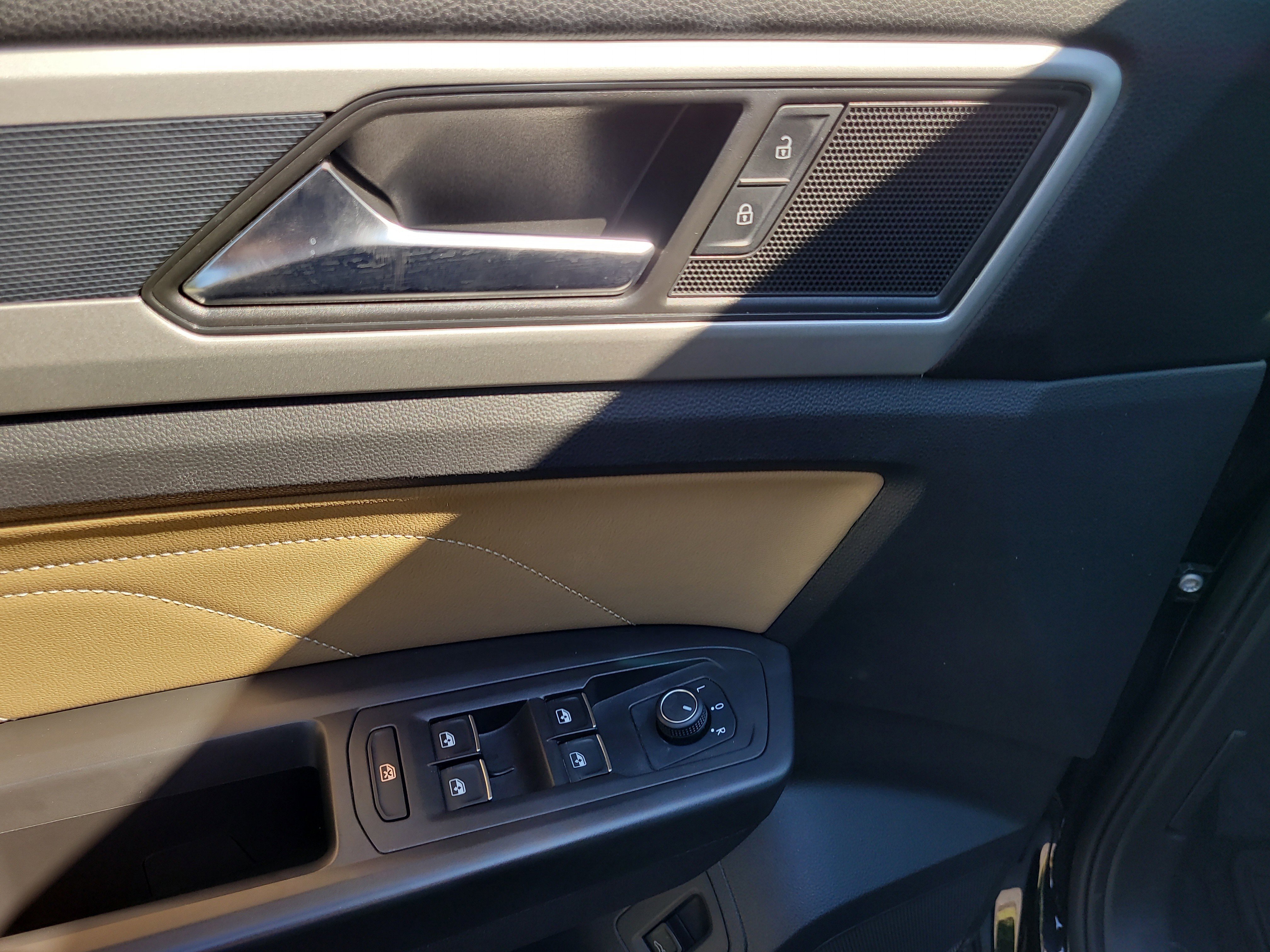 Used 2023 Volkswagen Atlas Cross Sport SE image 19