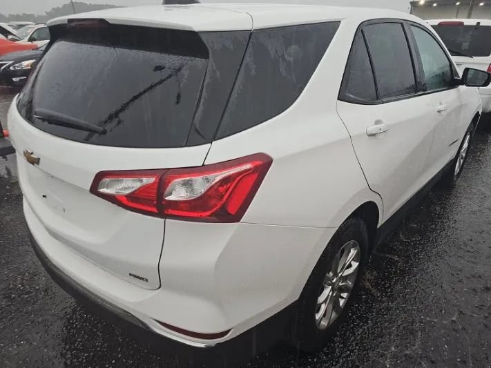 Used 2018 Chevrolet Equinox LS AWD/4WD image 3