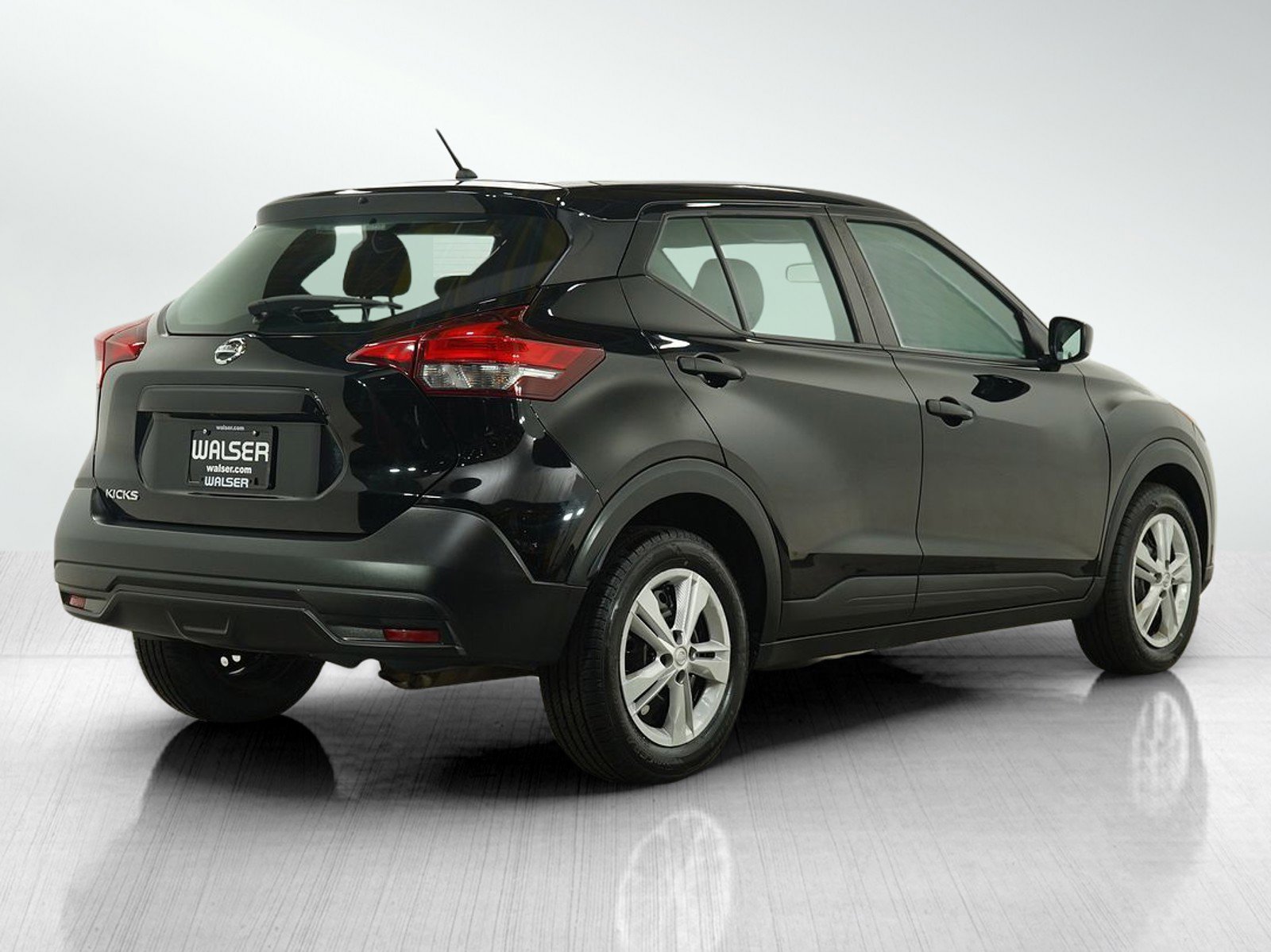 Used 2019 Nissan Kicks S image 5