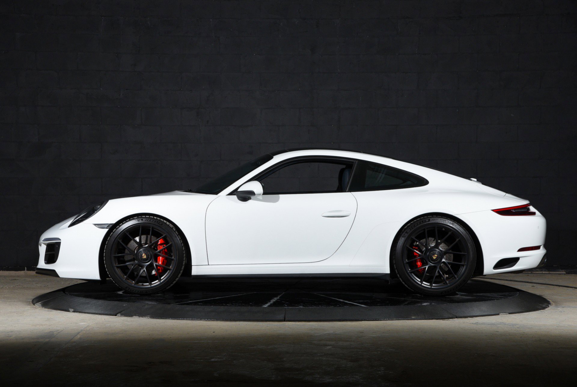 Used 2019 Porsche 911 Carrera GTS RWD image 12