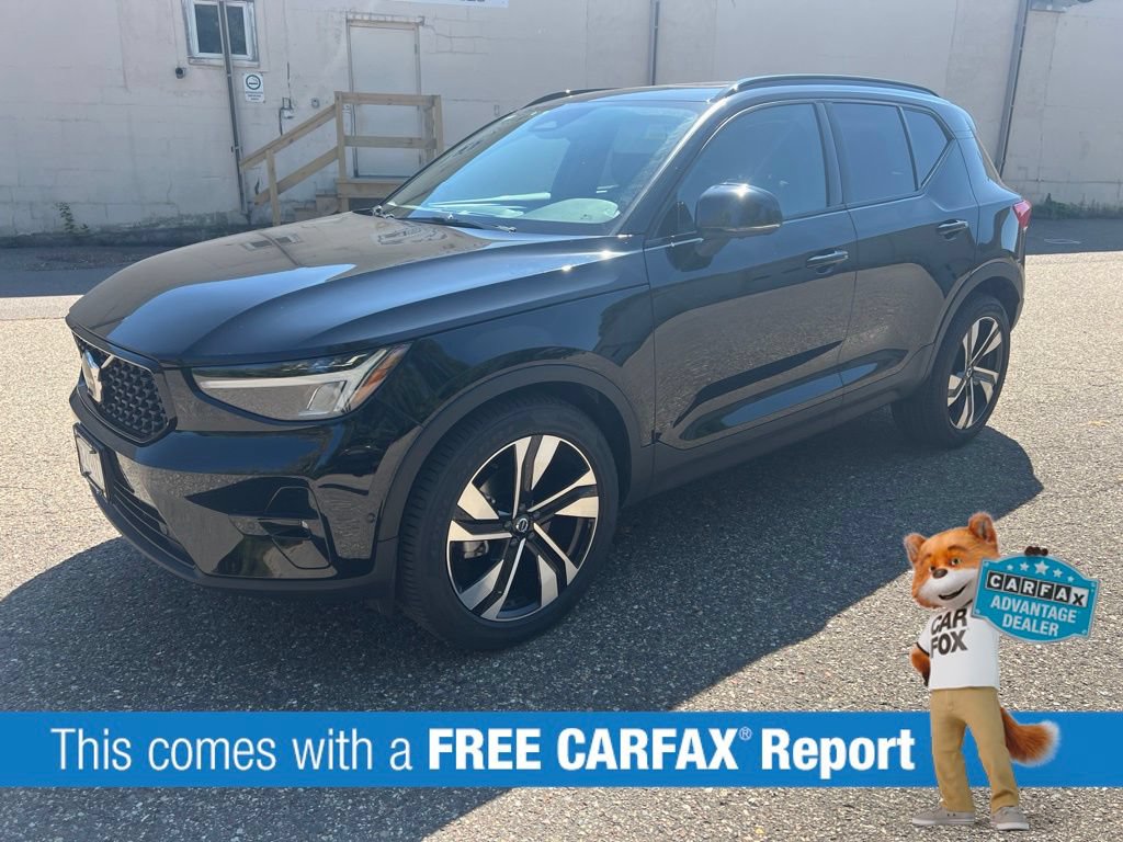 Used 2023 Volvo XC40 B5 Ultimate w/ Protection Package Premier AWD/4WD image 2