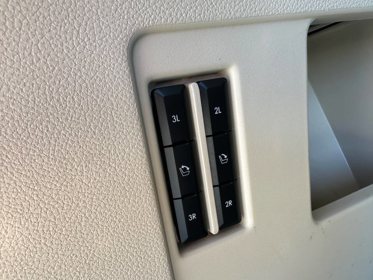 Used 2019 Lincoln Navigator L Reserve image 38