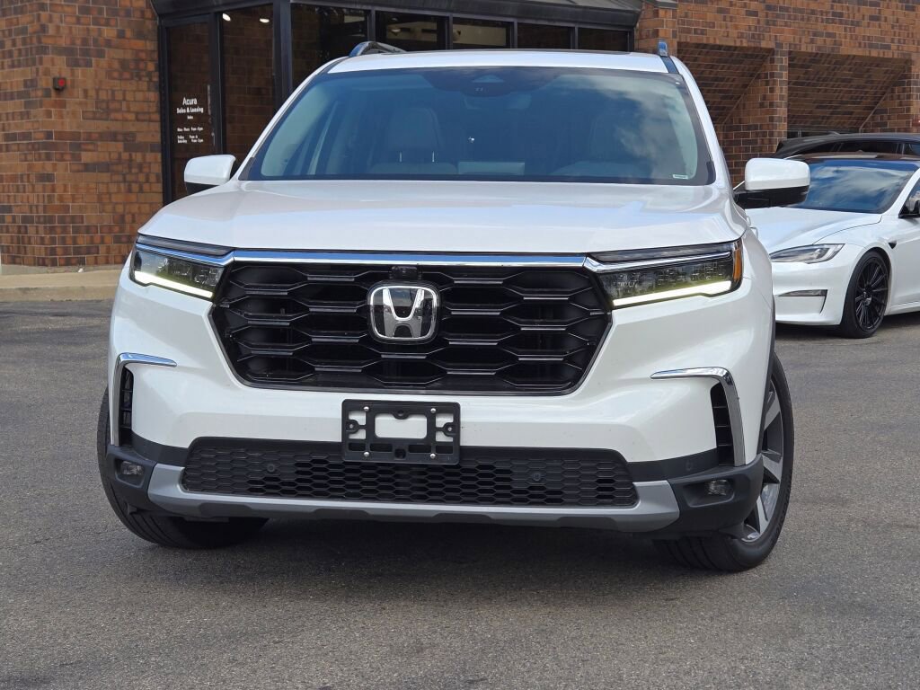 Used 2025 Honda Pilot Elite image 4